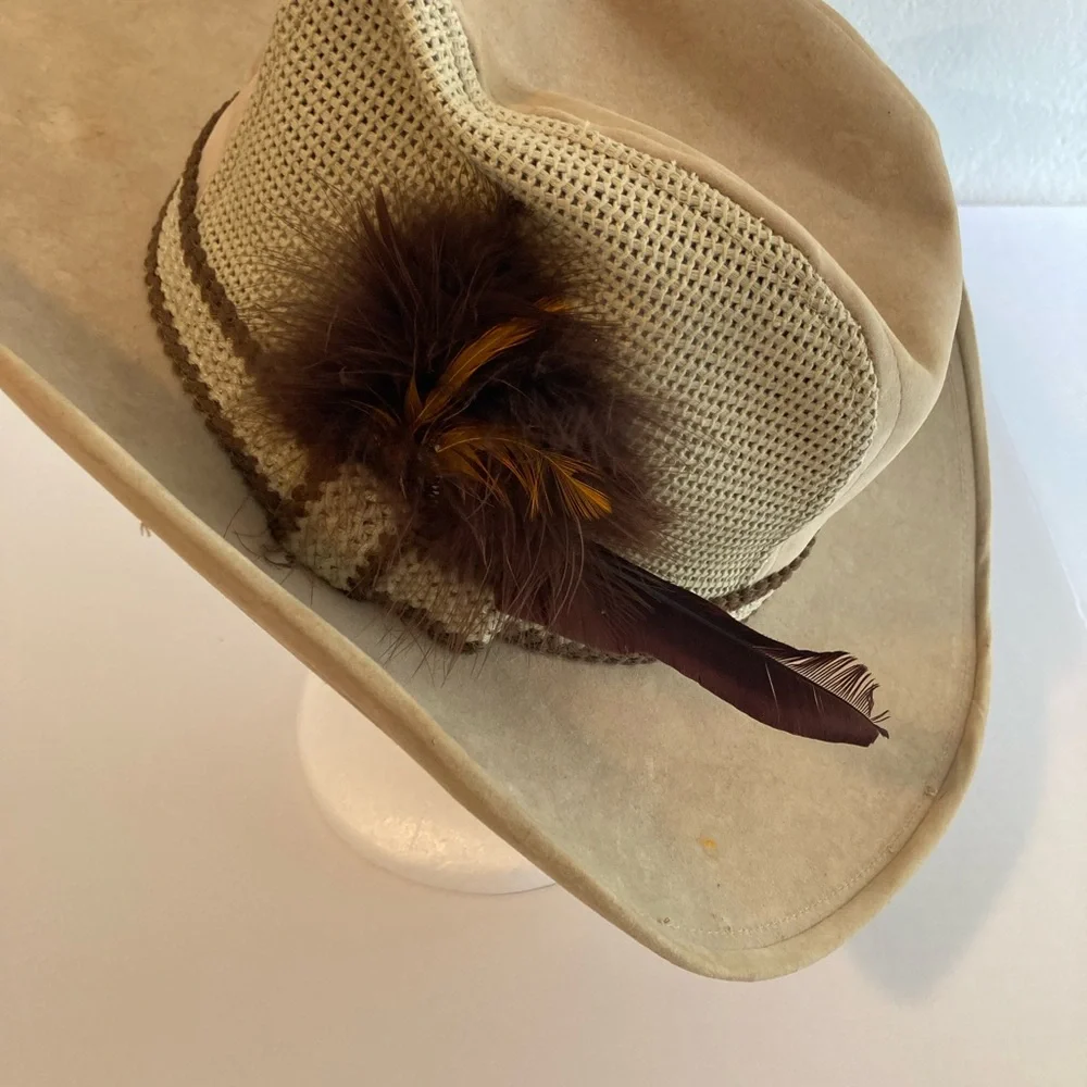 Men’s medium suede hat